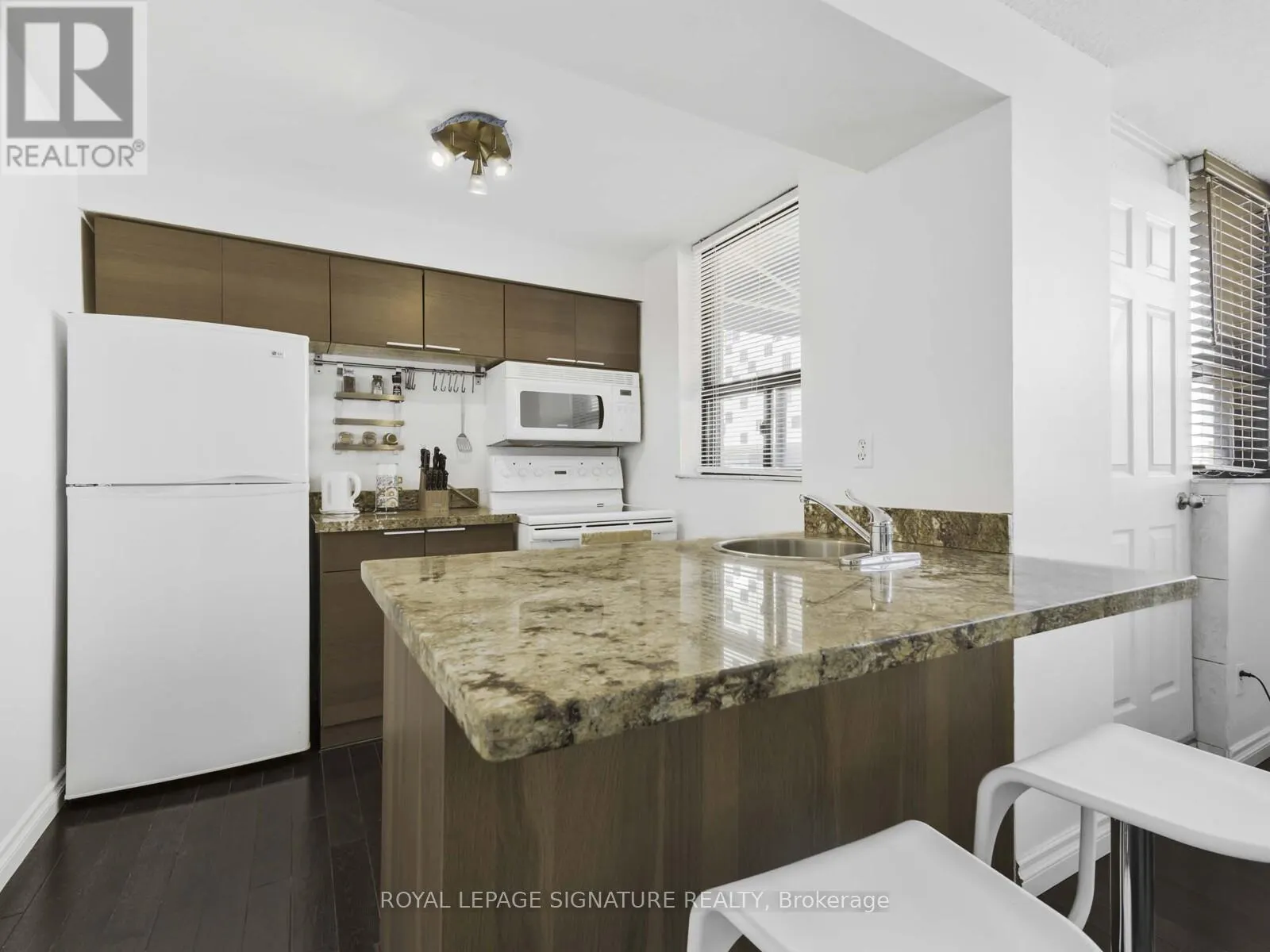 901 - 105 MC CAUL STREET