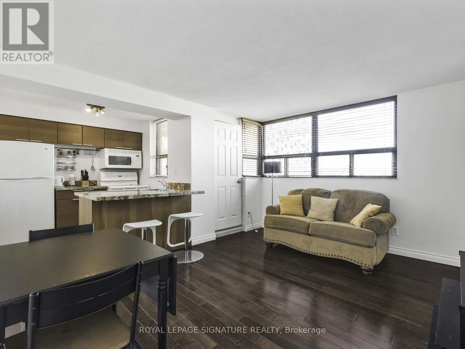 901 - 105 MC CAUL STREET
