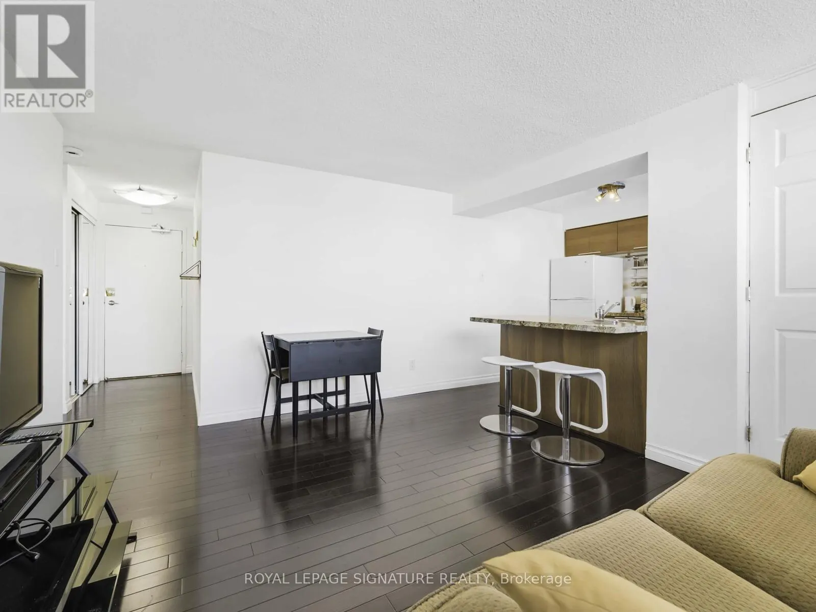 901 - 105 MC CAUL STREET