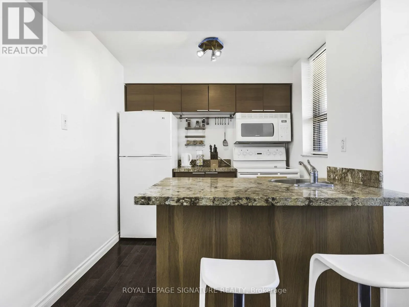 901 - 105 MC CAUL STREET