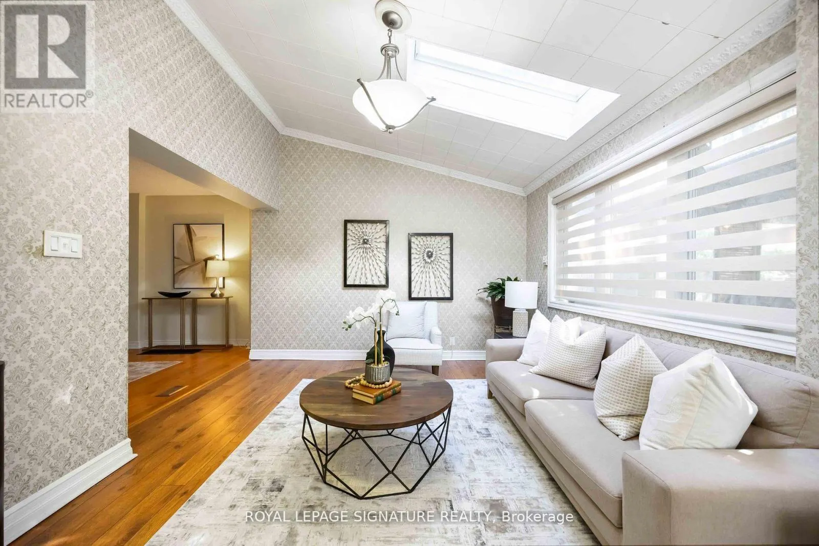 104 BILLINGTON CRESCENT