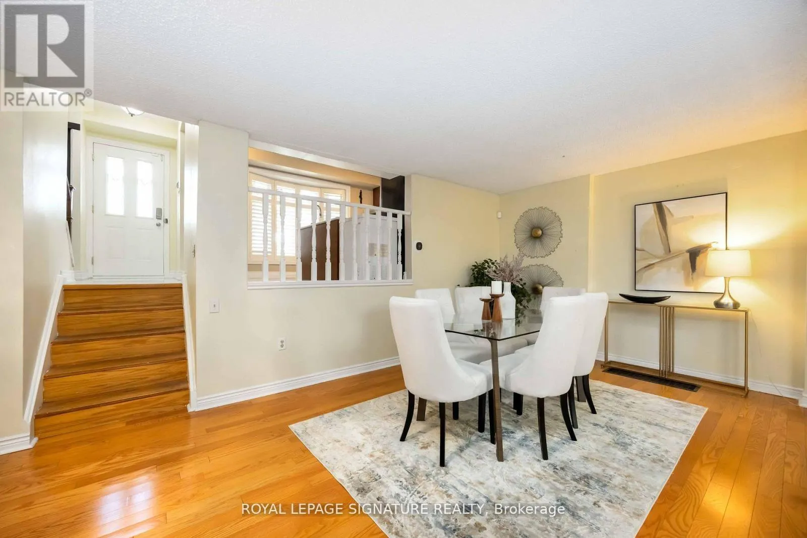104 BILLINGTON CRESCENT