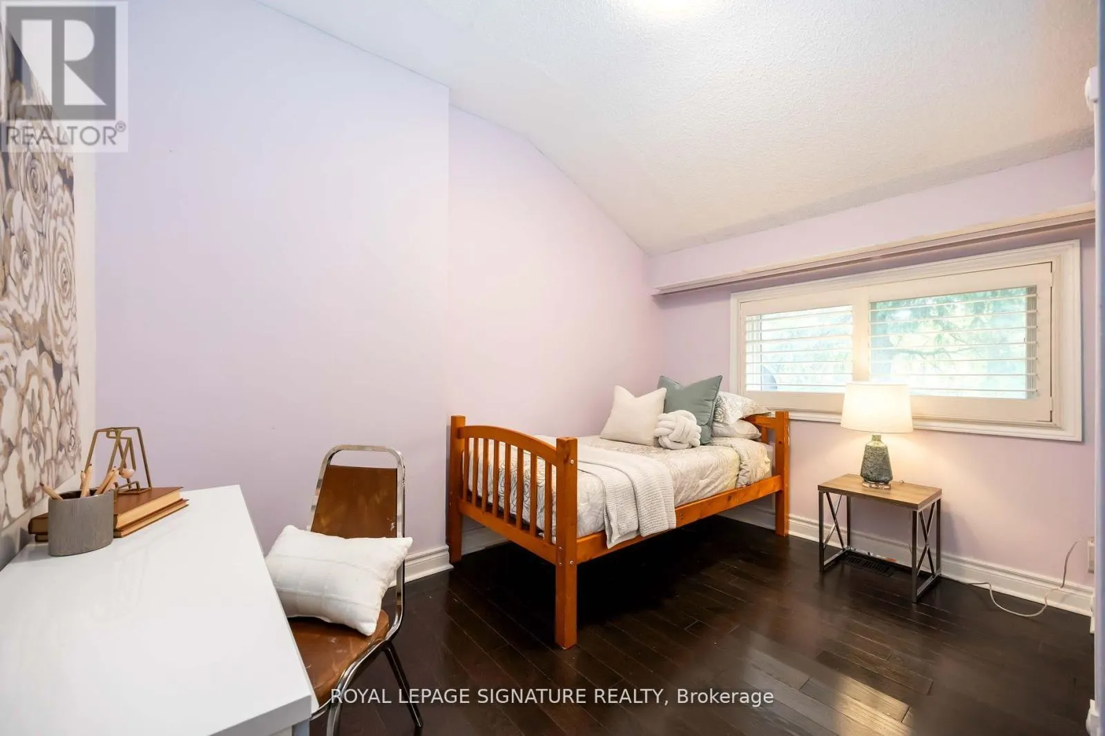 104 BILLINGTON CRESCENT