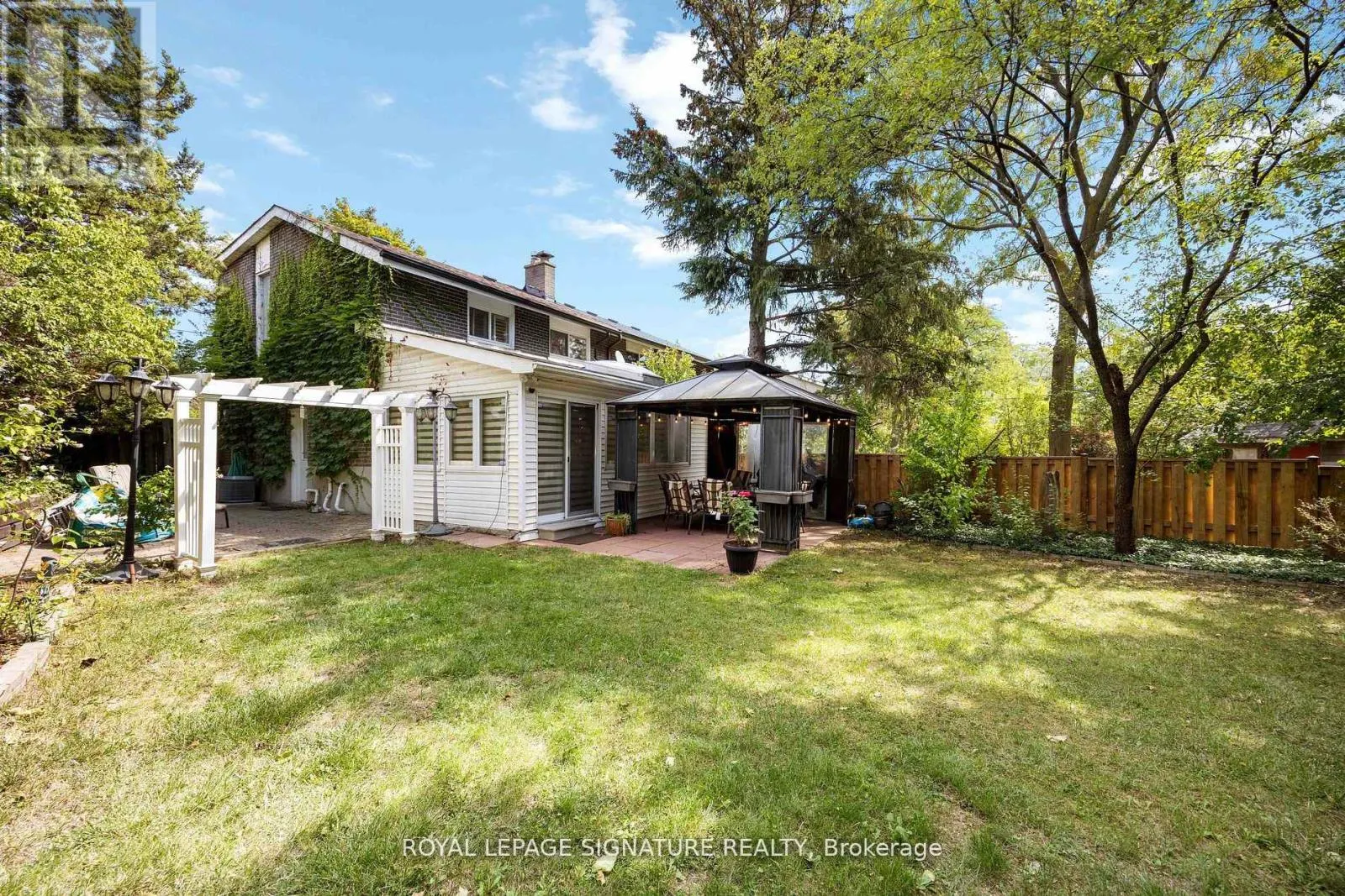 104 BILLINGTON CRESCENT