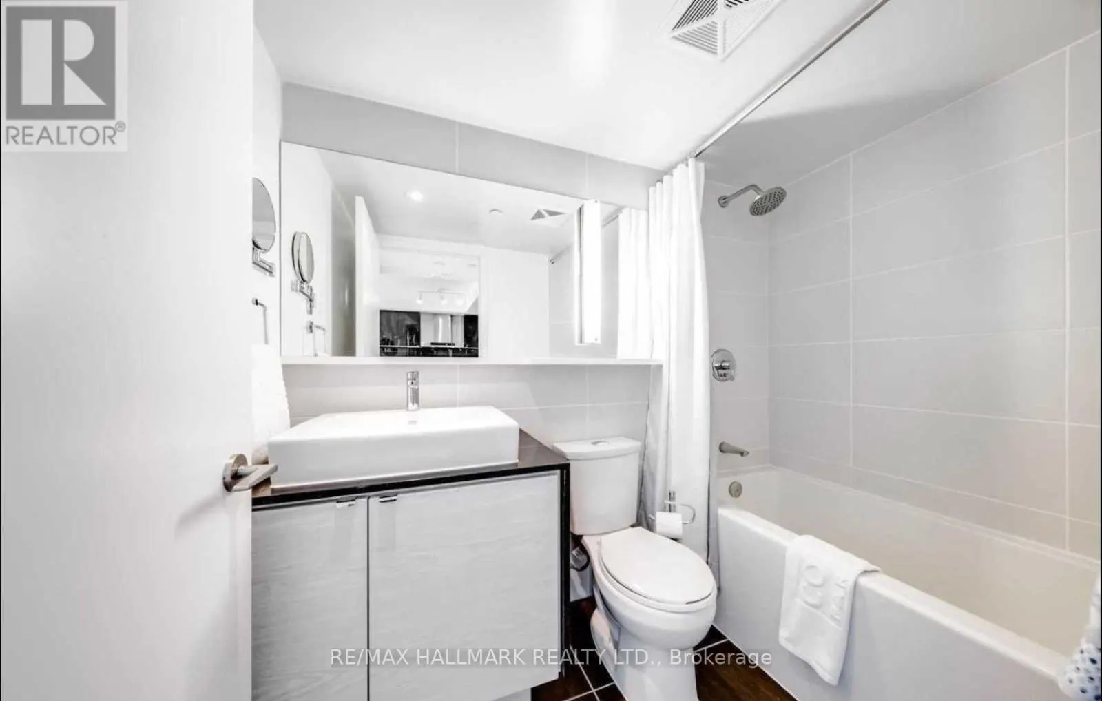 1510 - 72 ESTHER SHINER BOULEVARD
