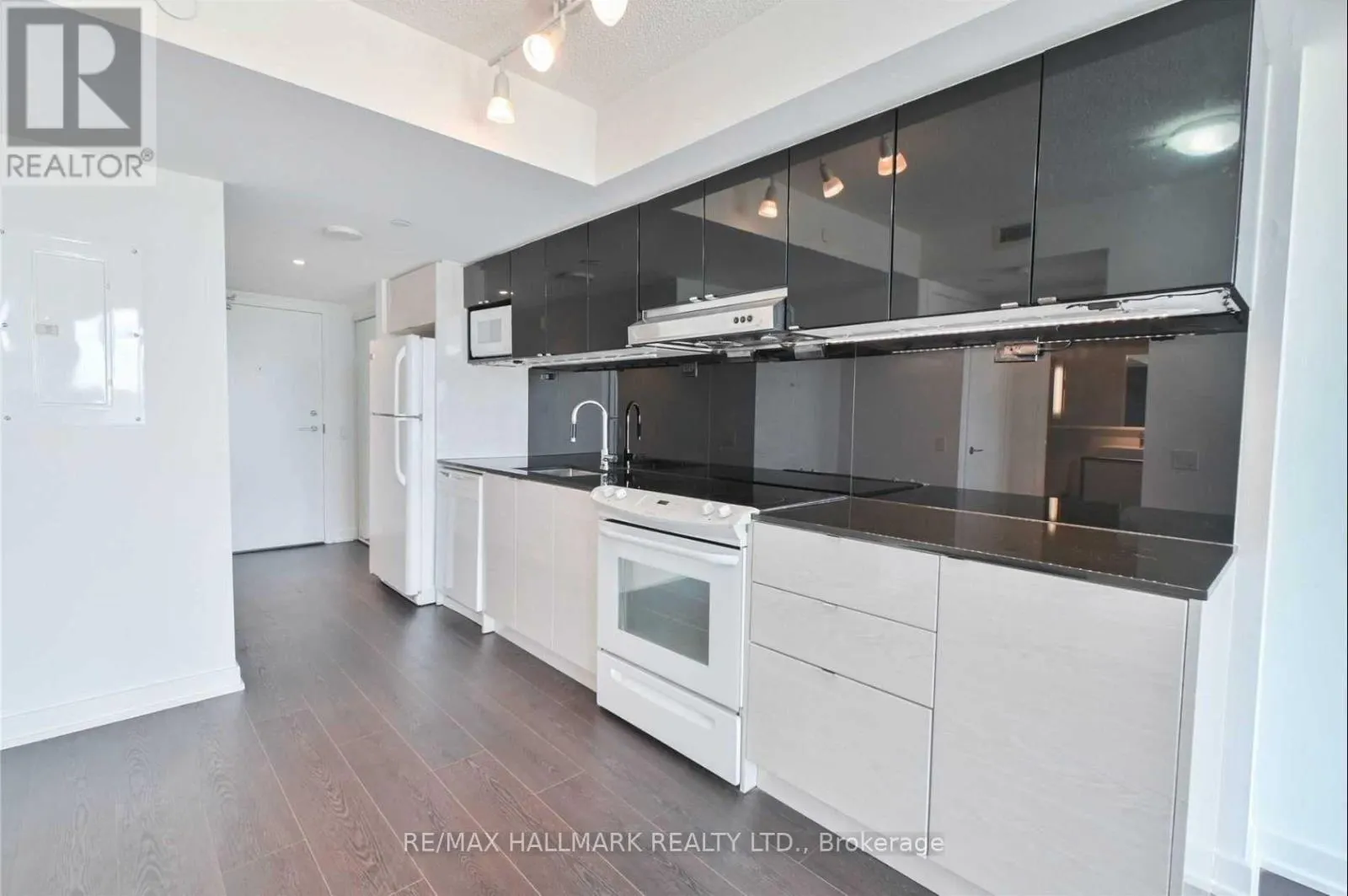 1510 - 72 ESTHER SHINER BOULEVARD