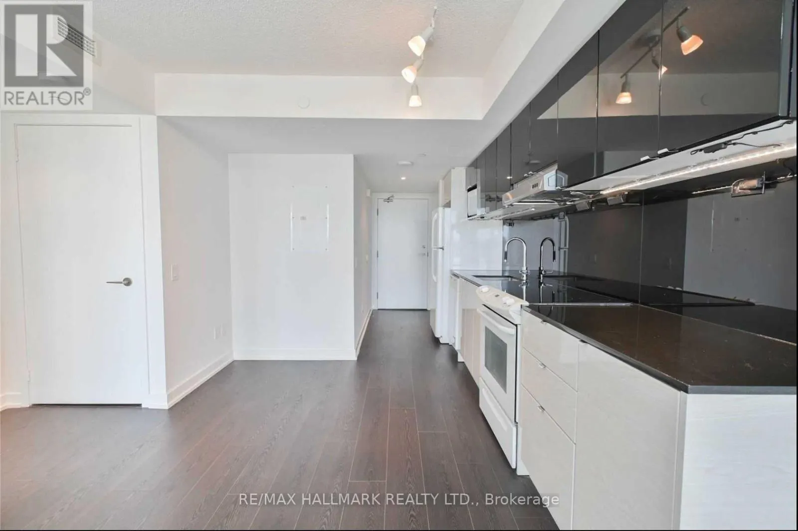 1510 - 72 ESTHER SHINER BOULEVARD