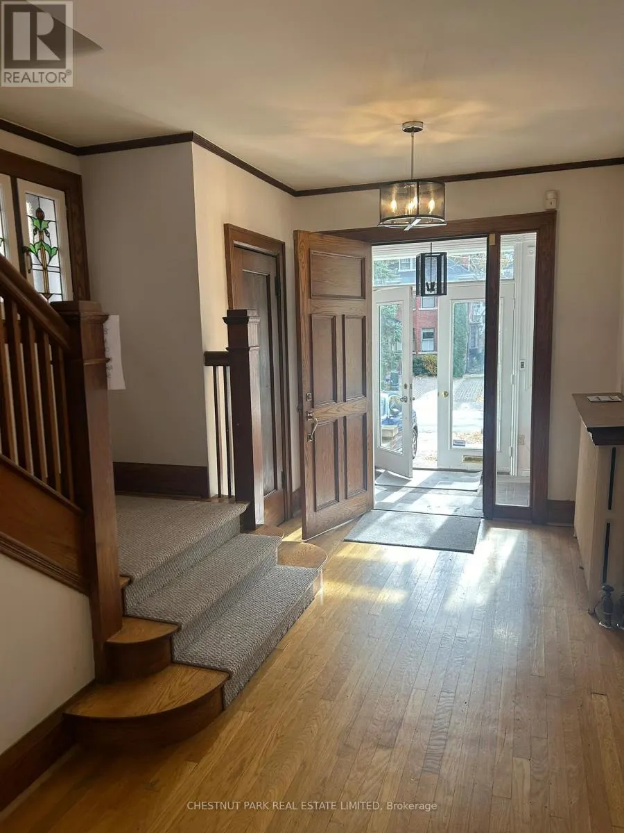 60 HEATH STREET W