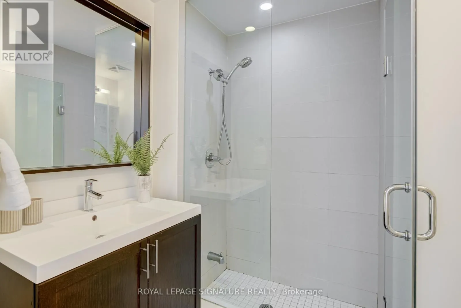 205 - 18 GRAYDON HALL DRIVE