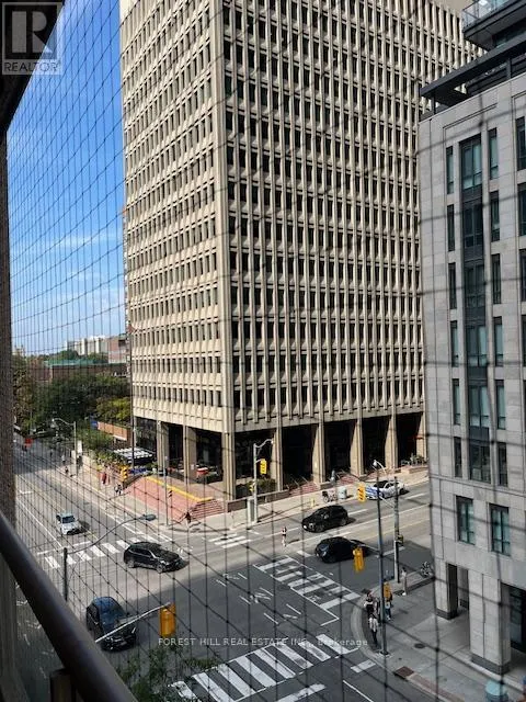 505 - 925 BAY STREET