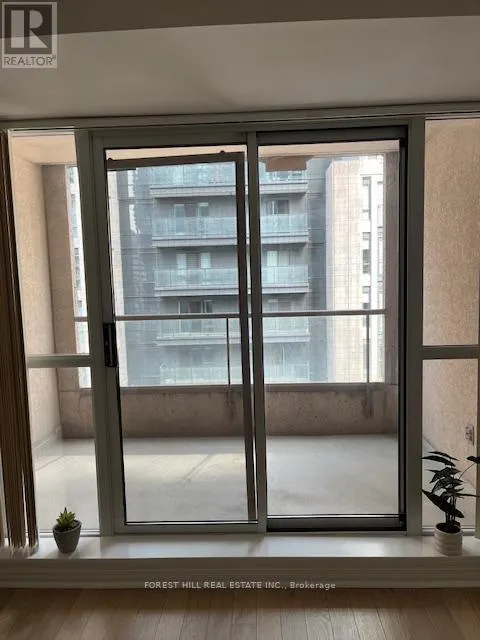 505 - 925 BAY STREET