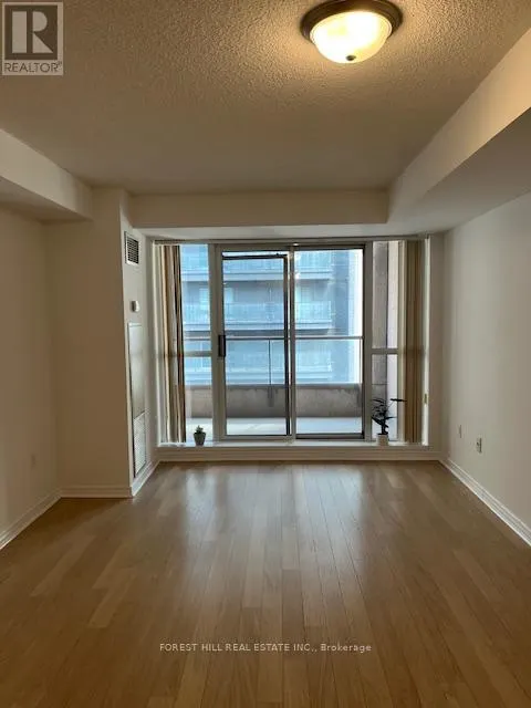 505 - 925 BAY STREET