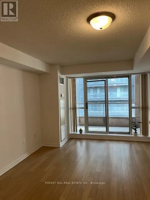 505 - 925 BAY STREET