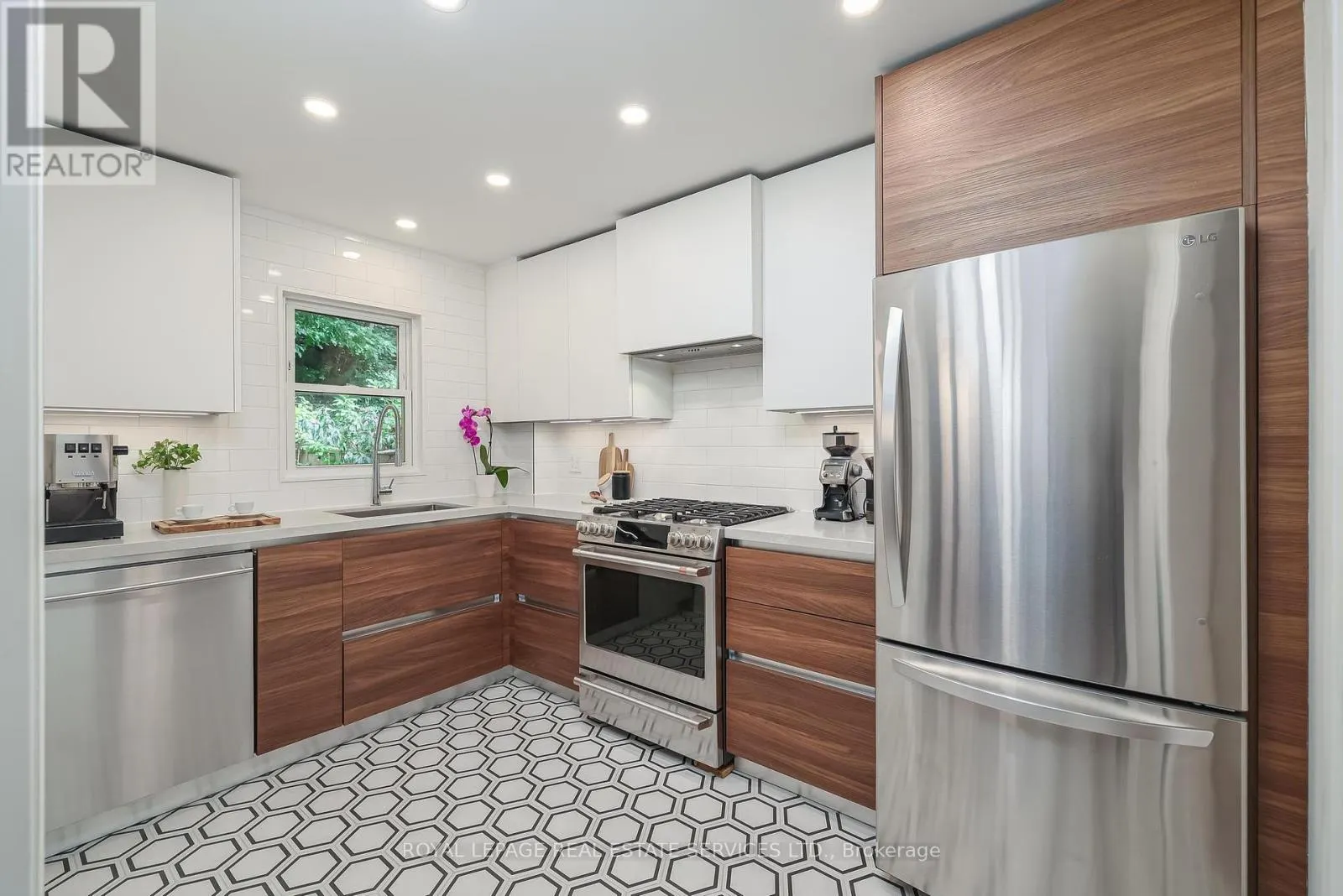 618 DAVENPORT ROAD