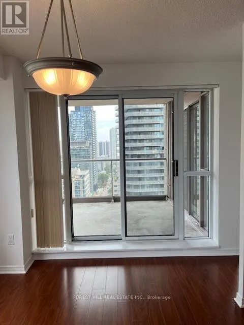 2506 - 925 BAY STREET