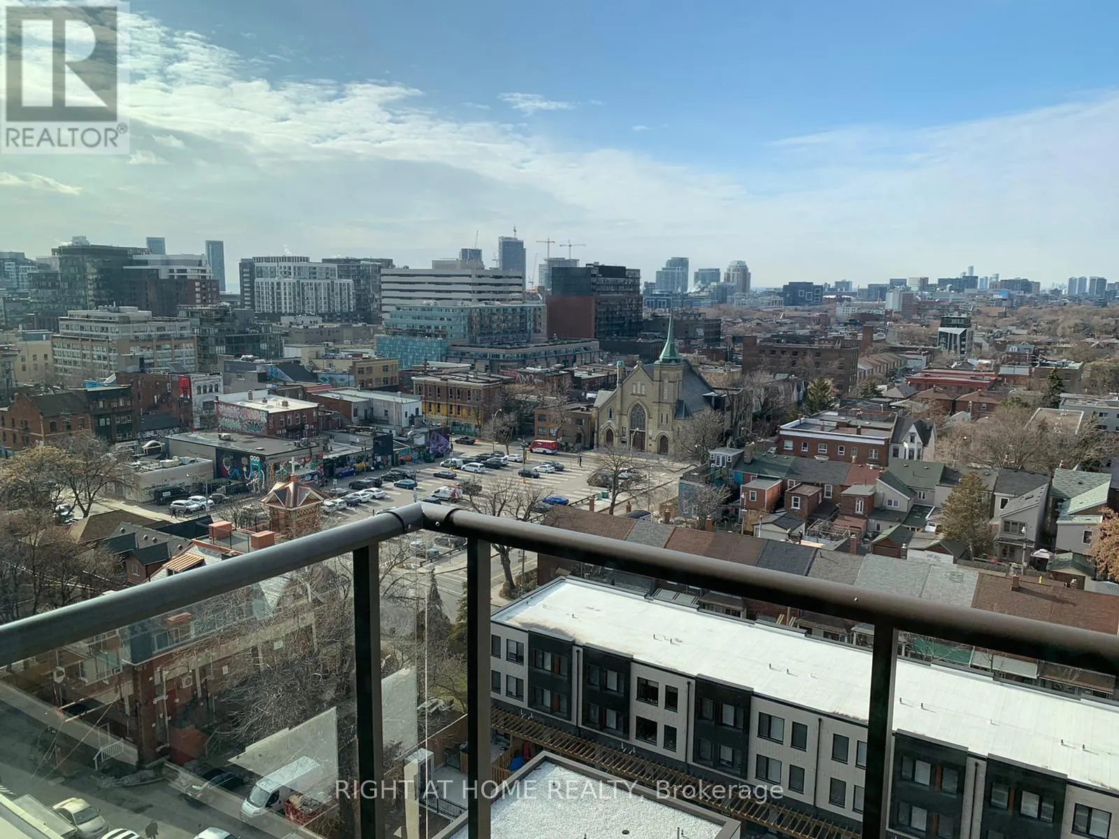 1101 - 80 VANAULEY STREET