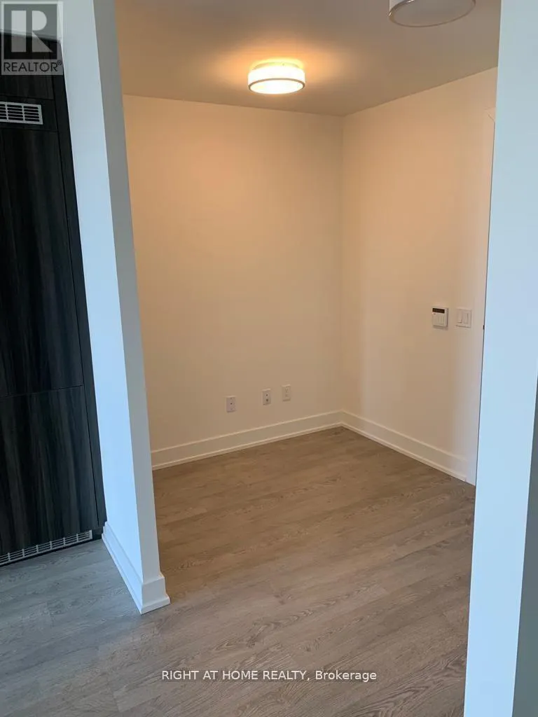 1101 - 80 VANAULEY STREET