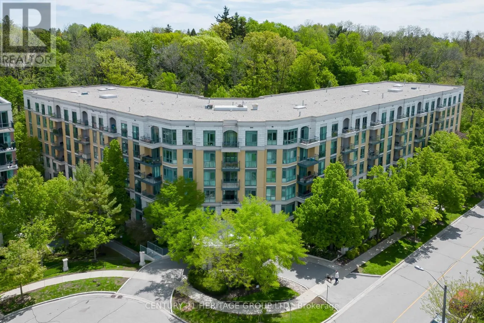 306 - 11 WILLIAM CARSON CRESCENT