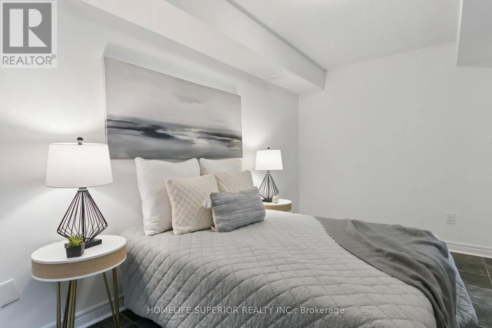 1 - 122 STRACHAN AVENUE, #1