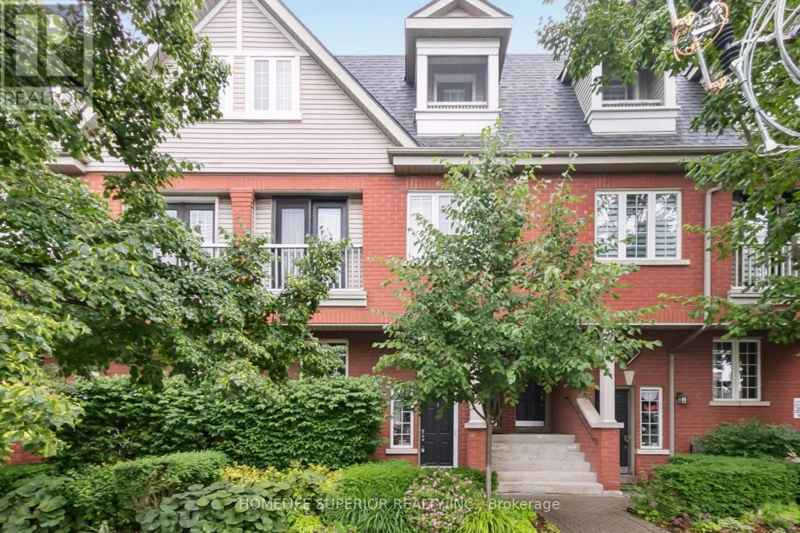 1 - 122 STRACHAN AVENUE, #1