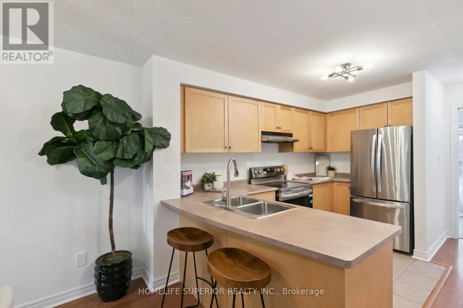 1 - 122 STRACHAN AVENUE, #1