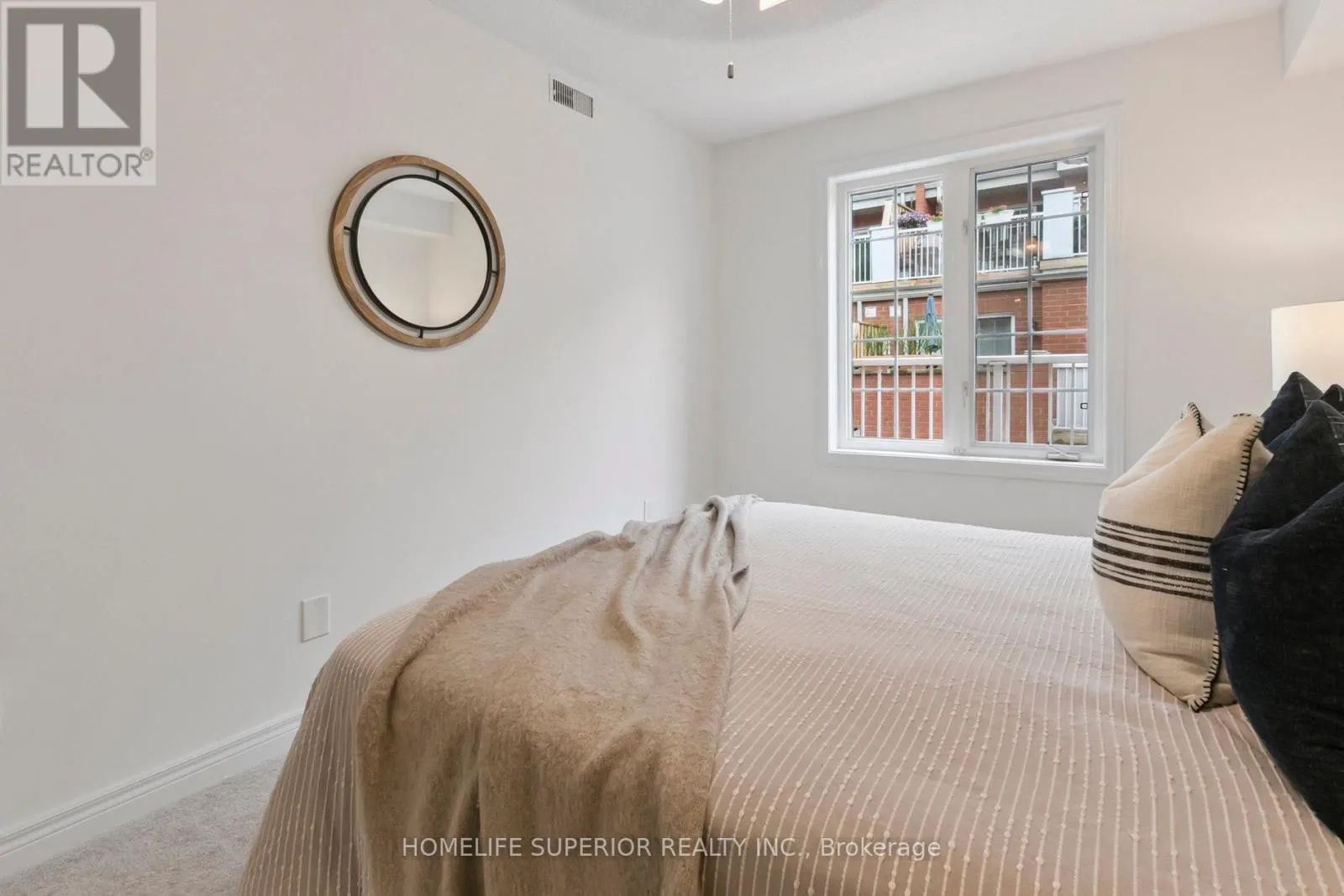 1 - 122 STRACHAN AVENUE, #1