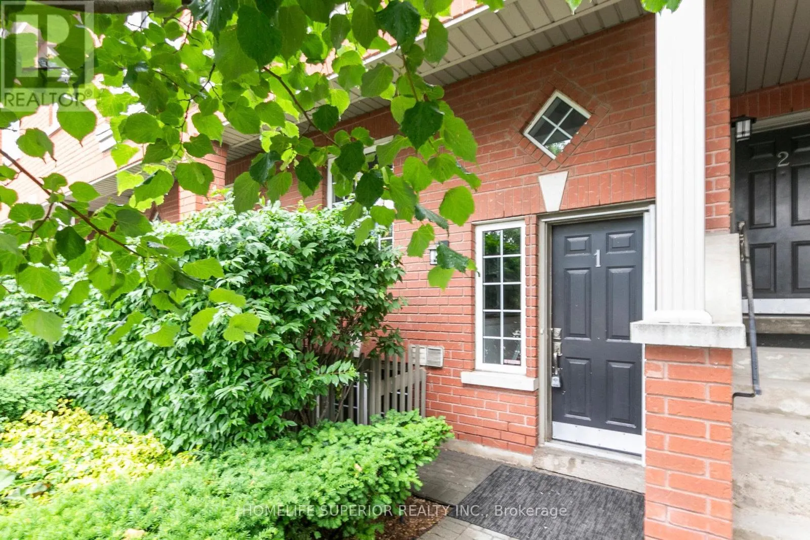 1 - 122 STRACHAN AVENUE, #1