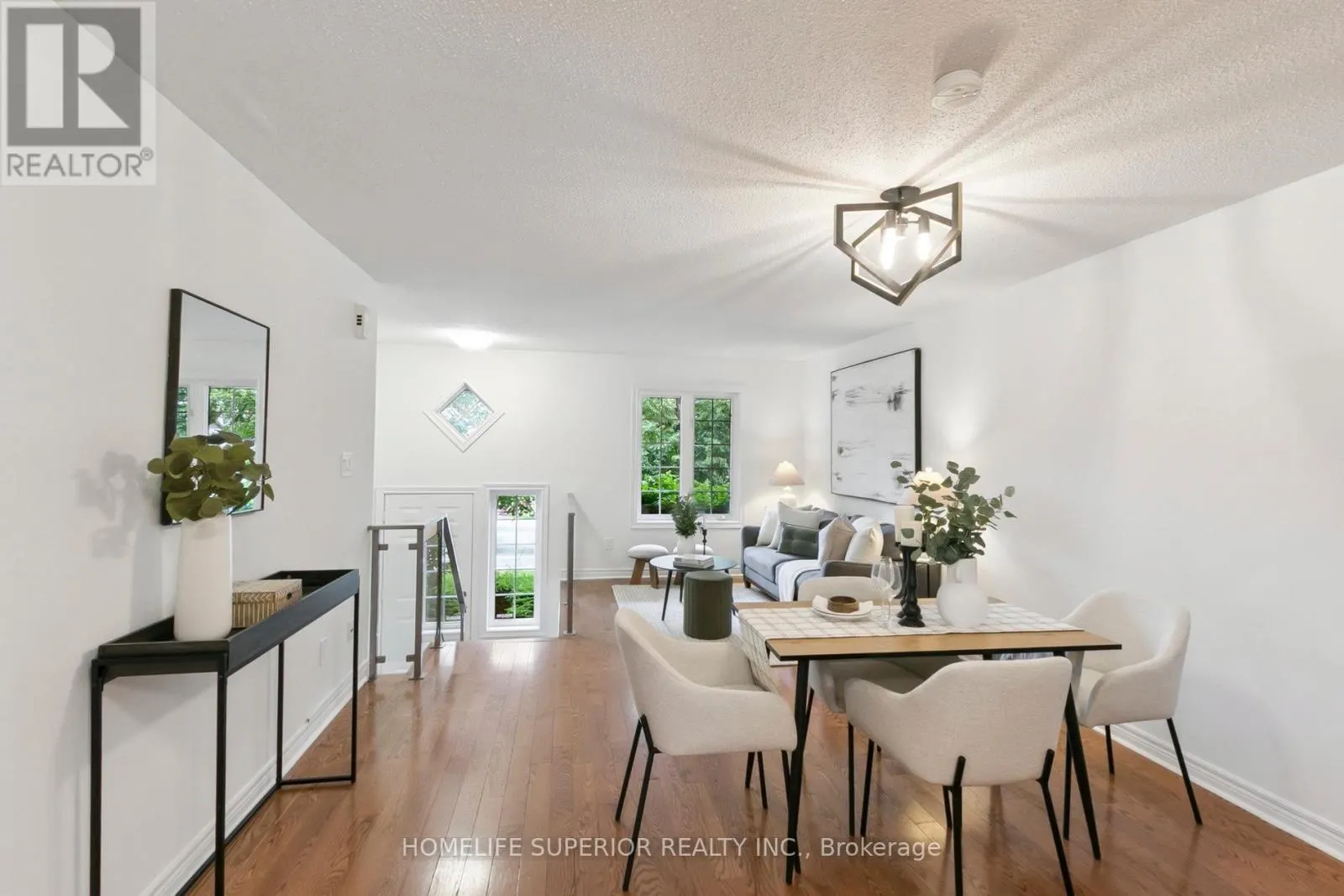 1 - 122 STRACHAN AVENUE, #1