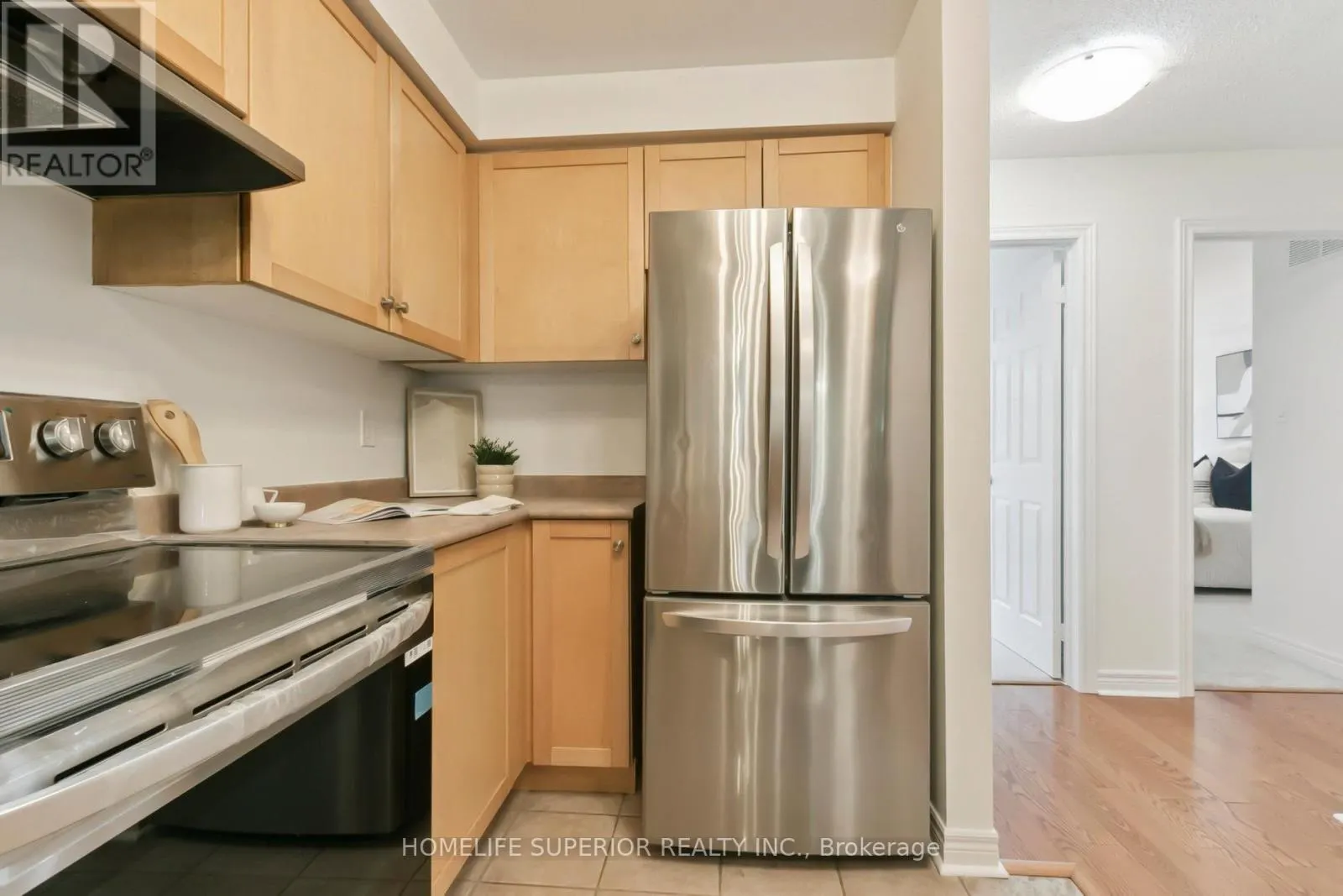 1 - 122 STRACHAN AVENUE, #1