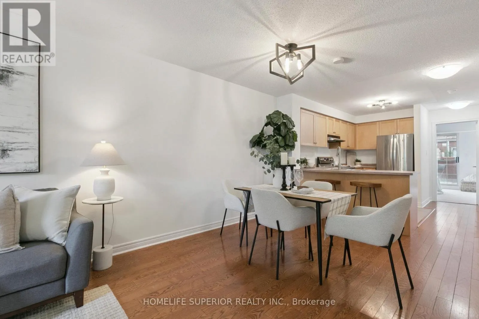 1 - 122 STRACHAN AVENUE, #1