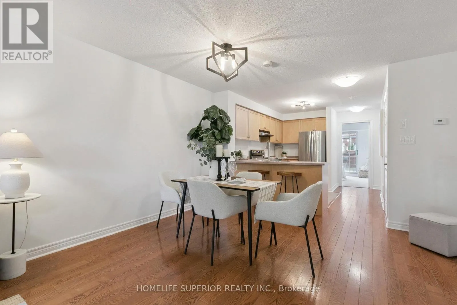 1 - 122 STRACHAN AVENUE, #1