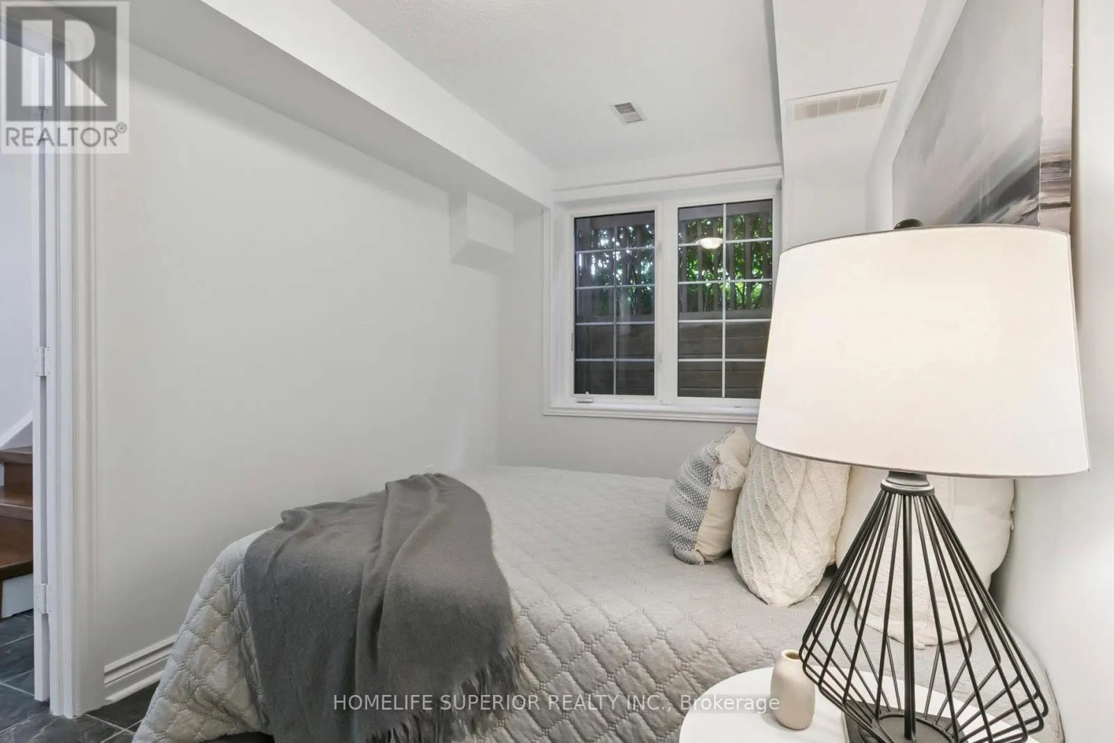 1 - 122 STRACHAN AVENUE, #1
