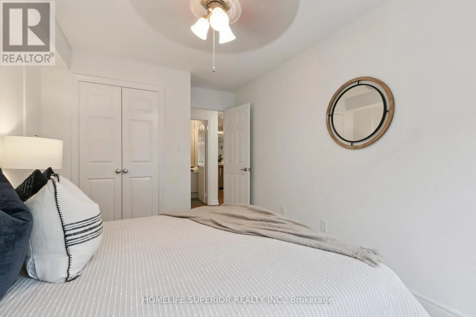 1 - 122 STRACHAN AVENUE, #1