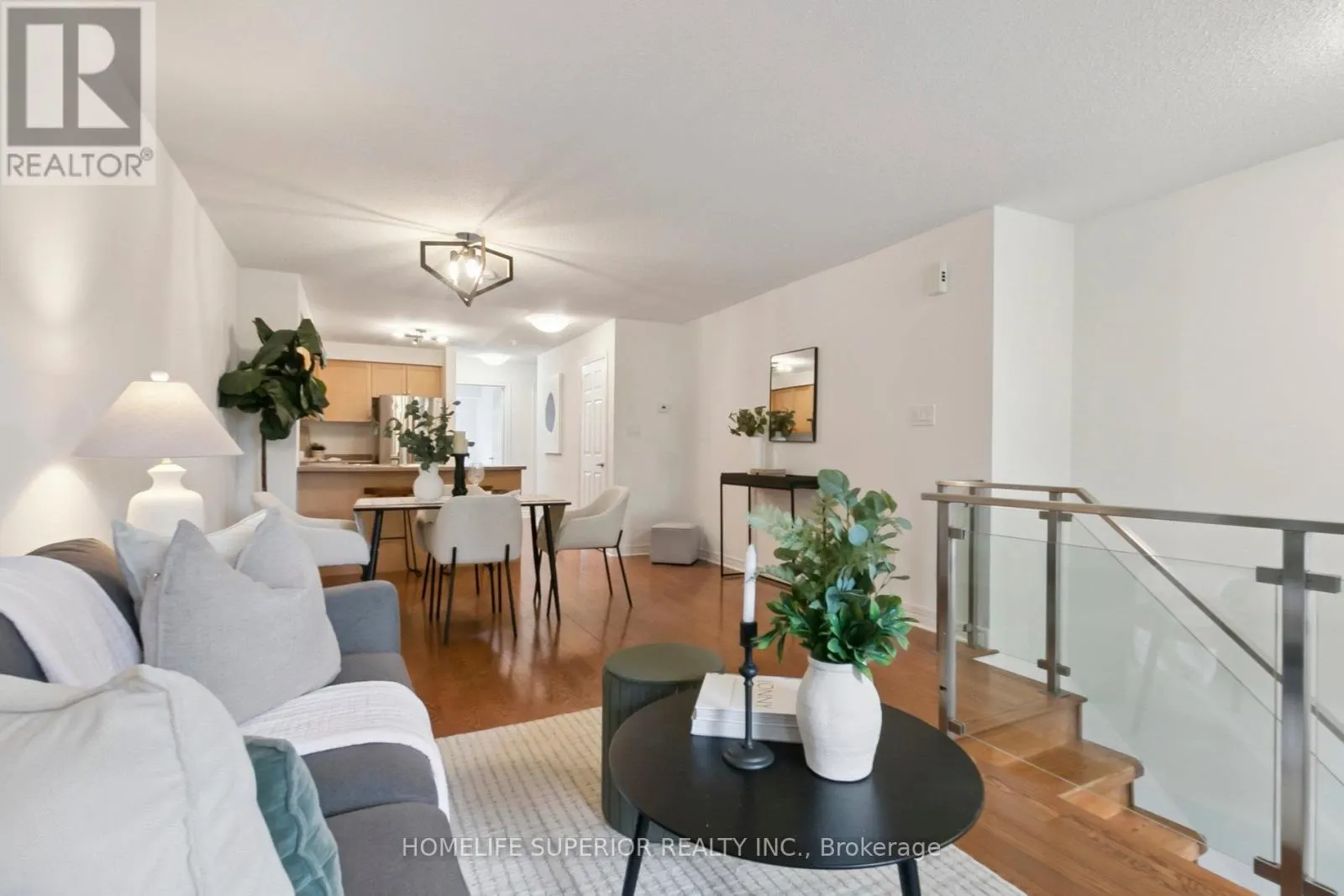 1 - 122 STRACHAN AVENUE, #1