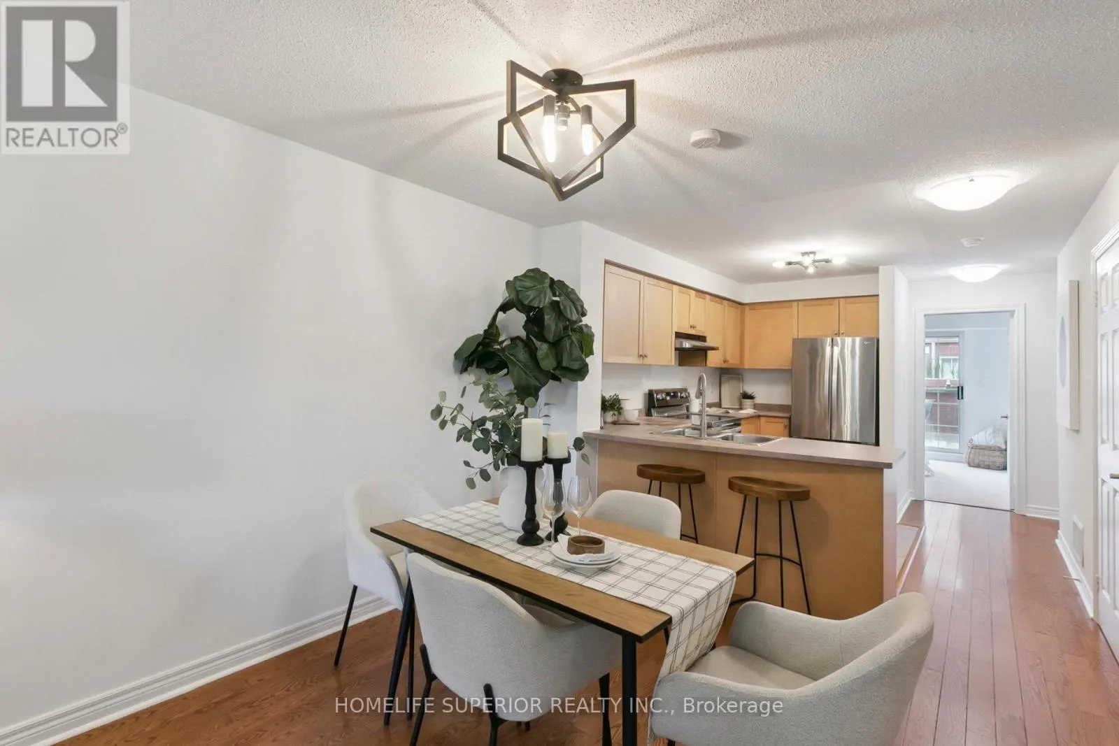 1 - 122 STRACHAN AVENUE, #1