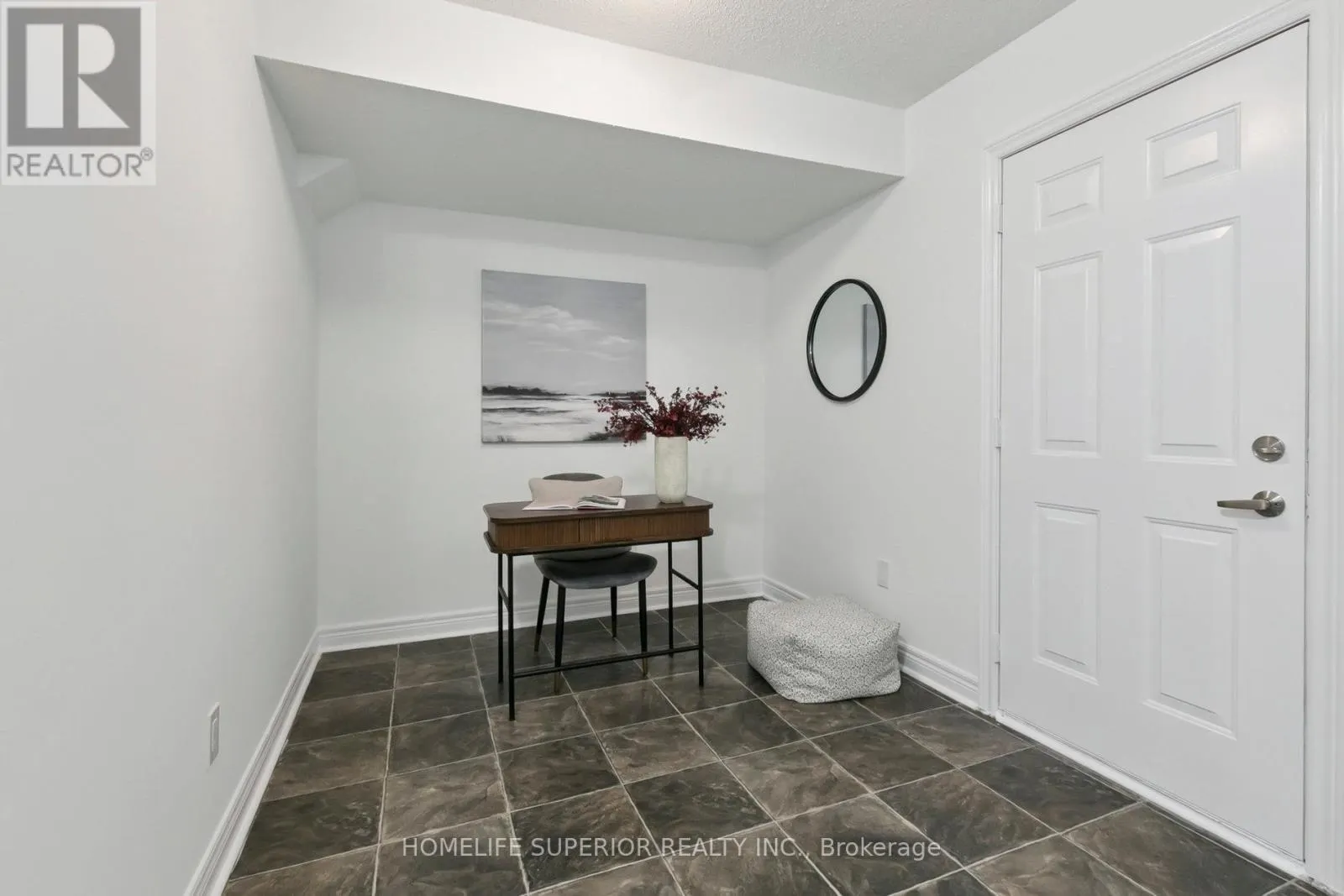 1 - 122 STRACHAN AVENUE, #1