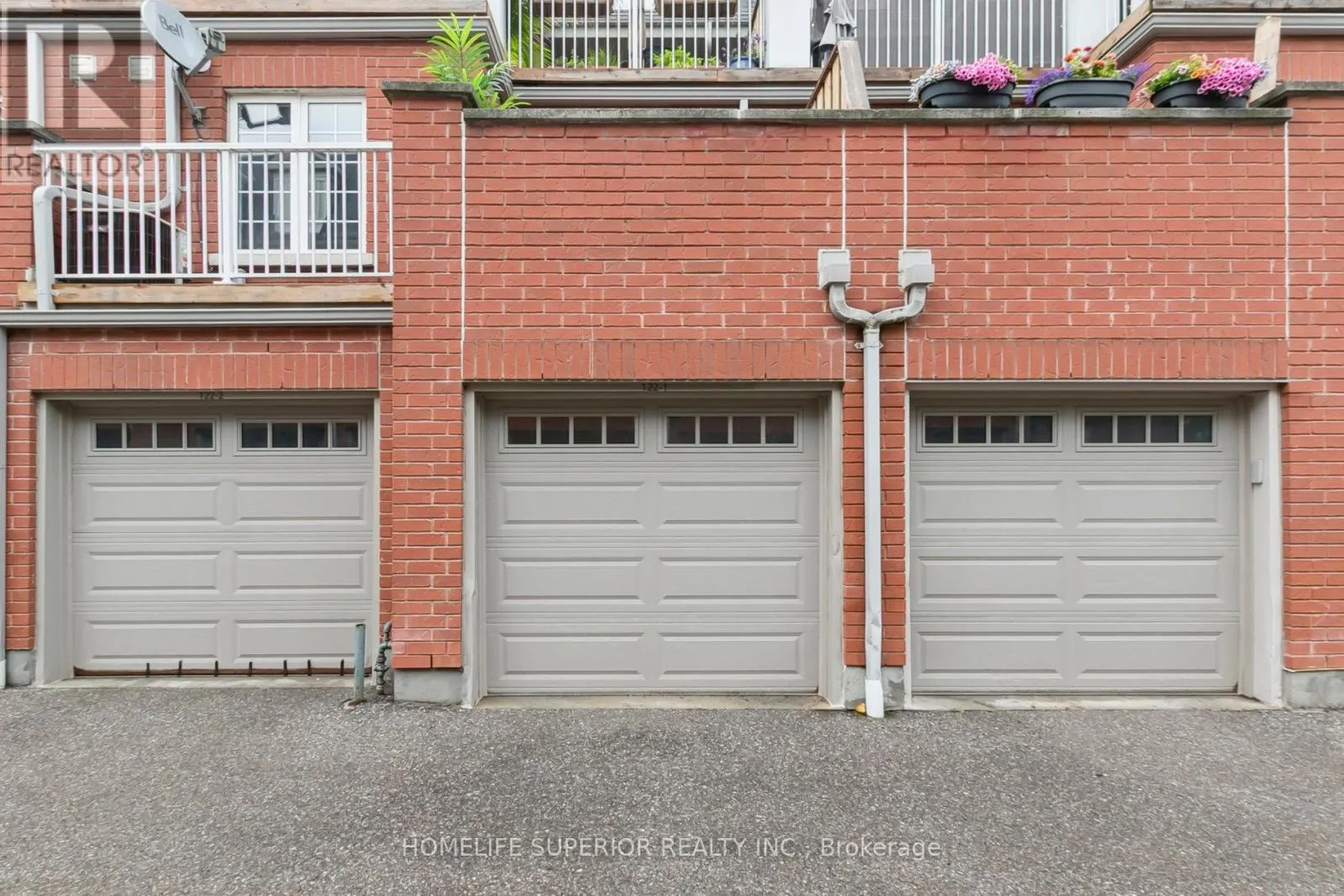 1 - 122 STRACHAN AVENUE, #1