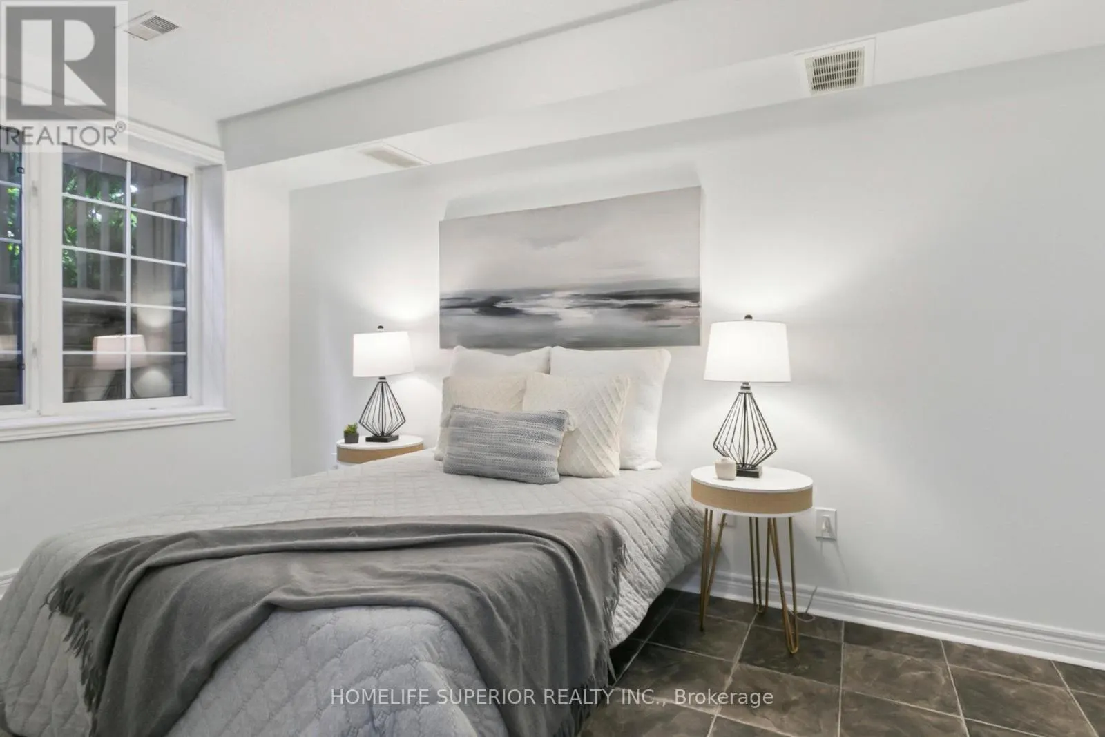 1 - 122 STRACHAN AVENUE, #1