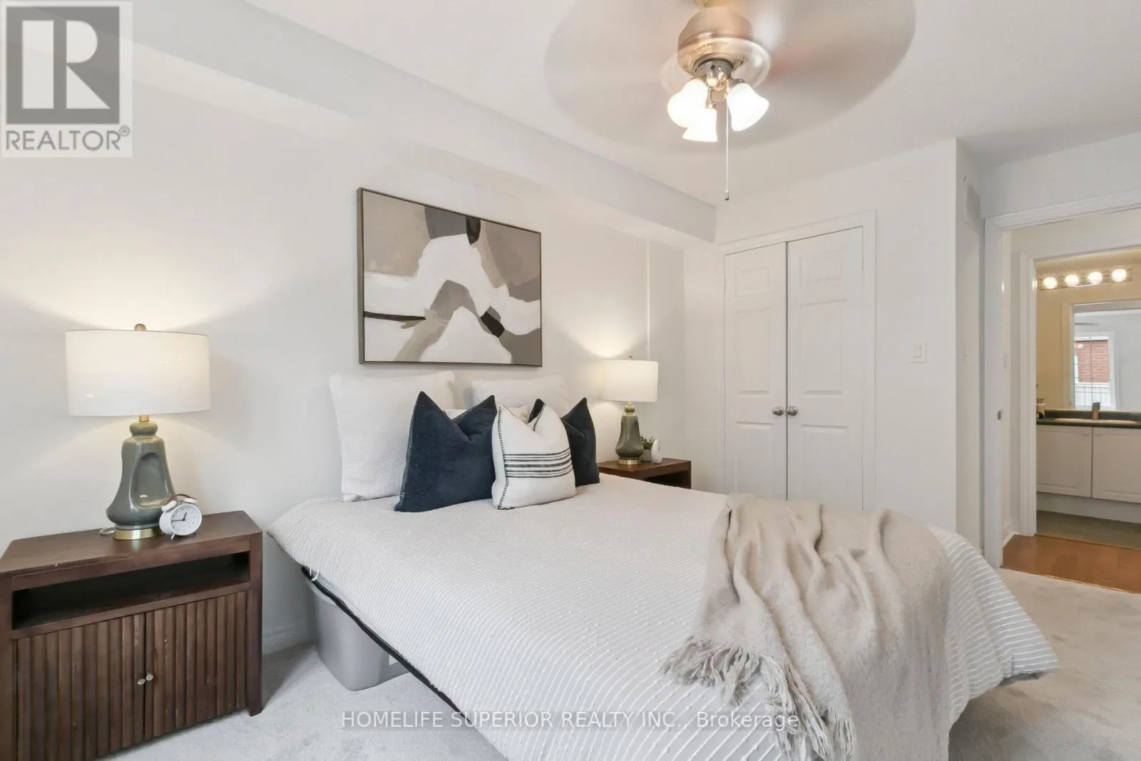 1 - 122 STRACHAN AVENUE, #1