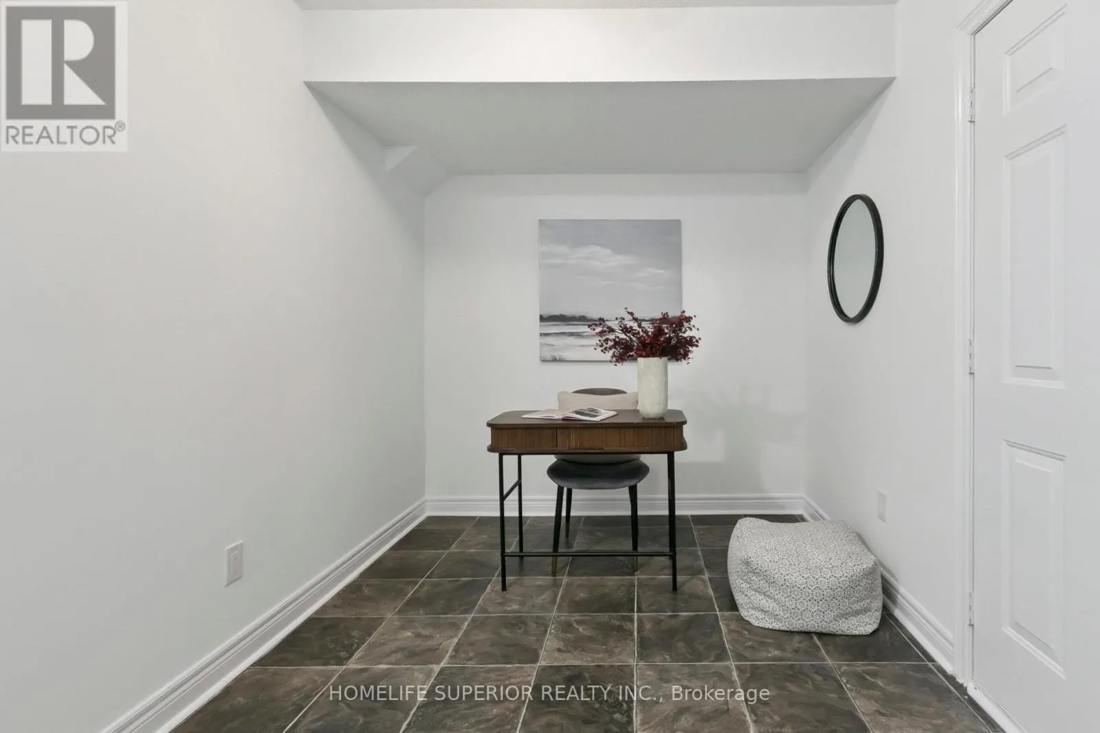 1 - 122 STRACHAN AVENUE, #1