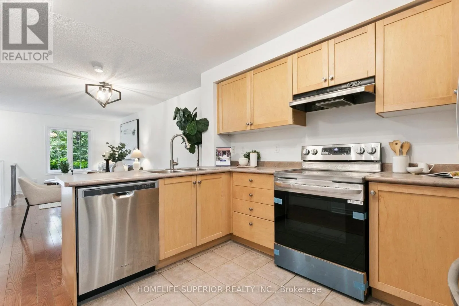 1 - 122 STRACHAN AVENUE, #1