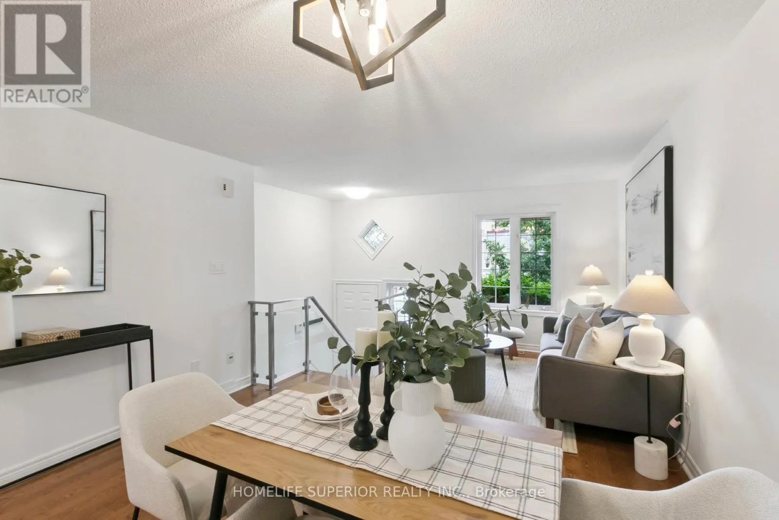 1 - 122 STRACHAN AVENUE, #1