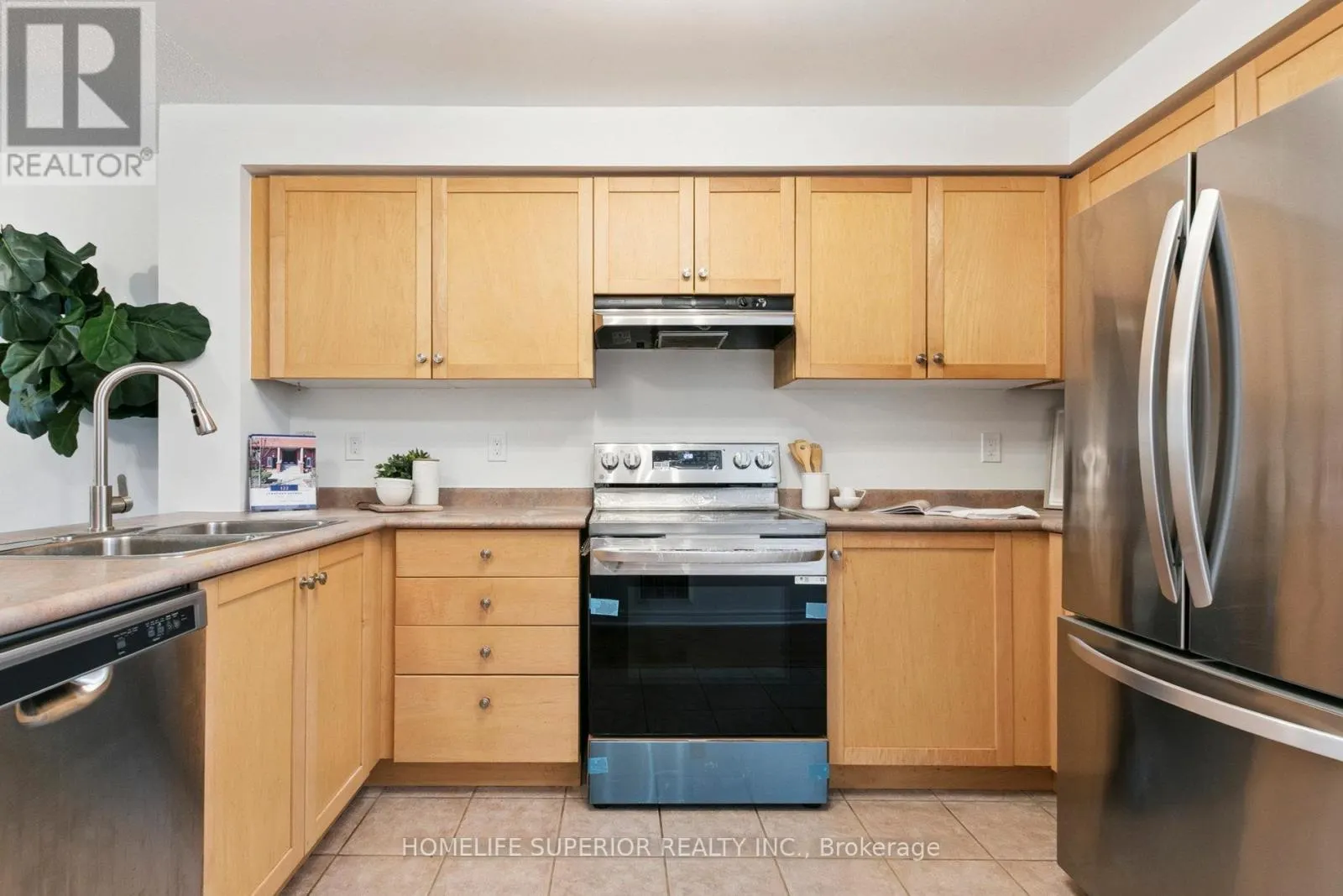 1 - 122 STRACHAN AVENUE, #1