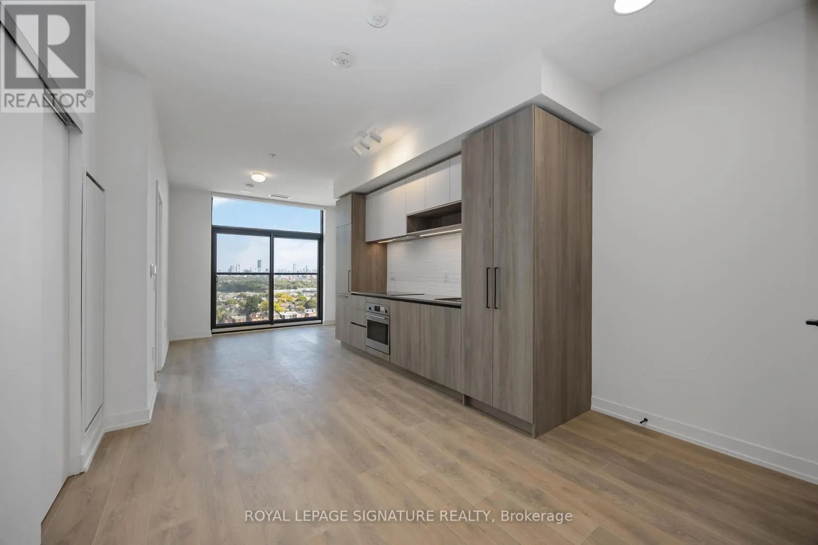 1501 - 181 STERLING ROAD