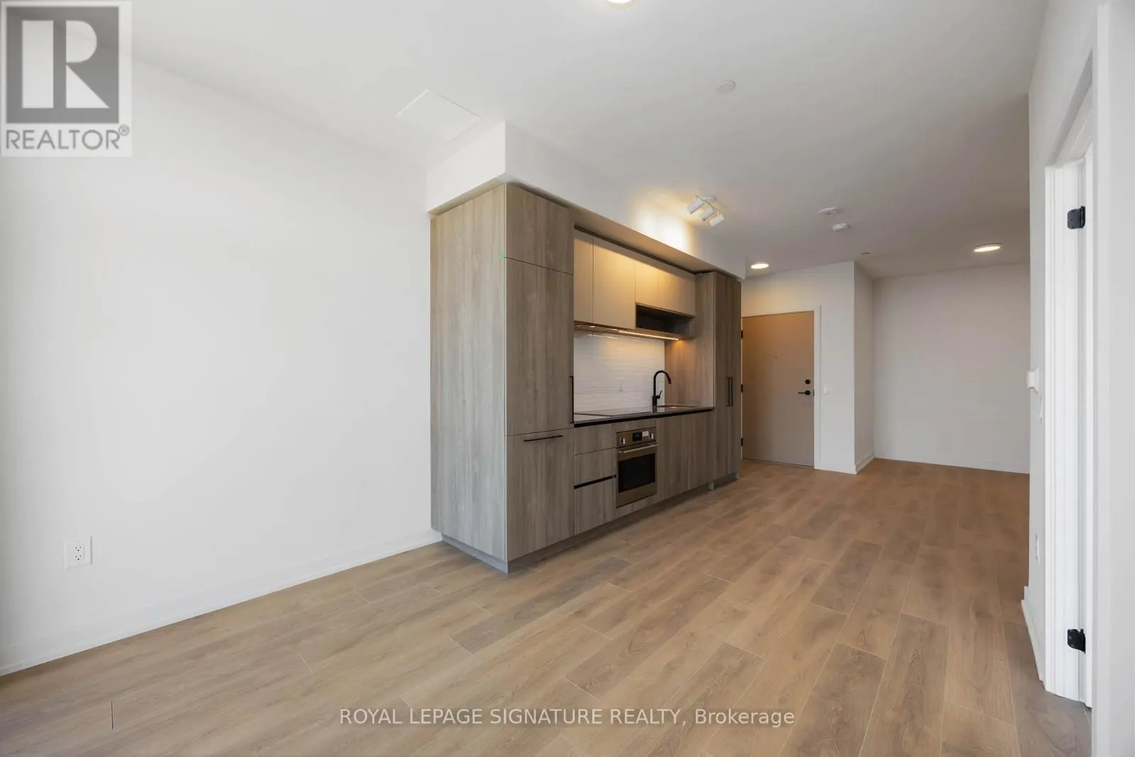 1501 - 181 STERLING ROAD