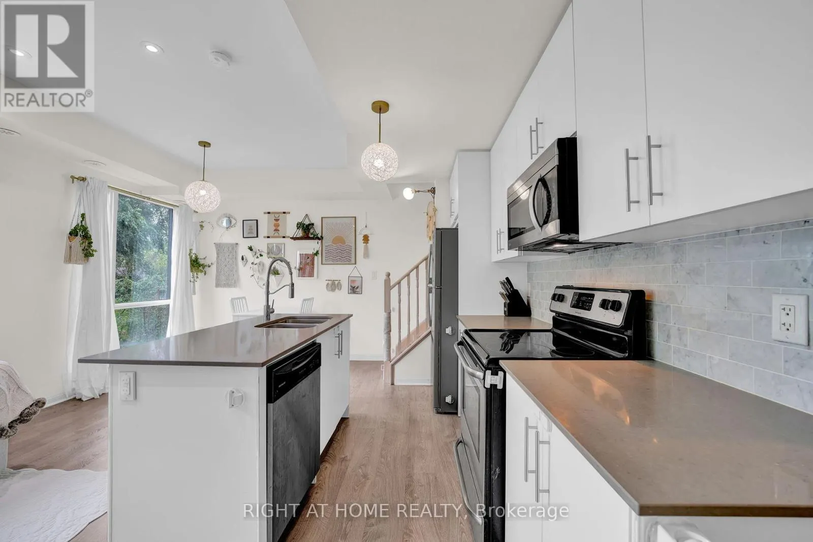 312 - 639 LAWRENCE AVENUE W