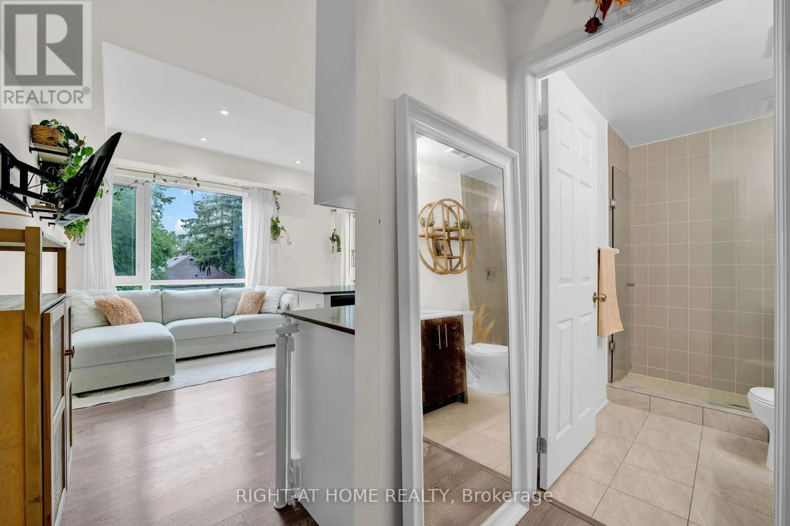 312 - 639 LAWRENCE AVENUE W