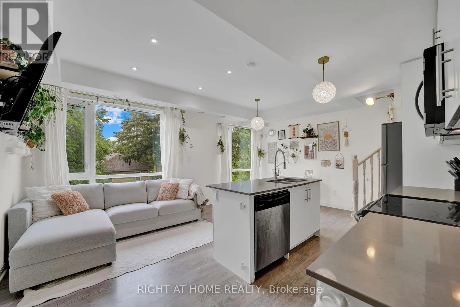 312 - 639 LAWRENCE AVENUE W