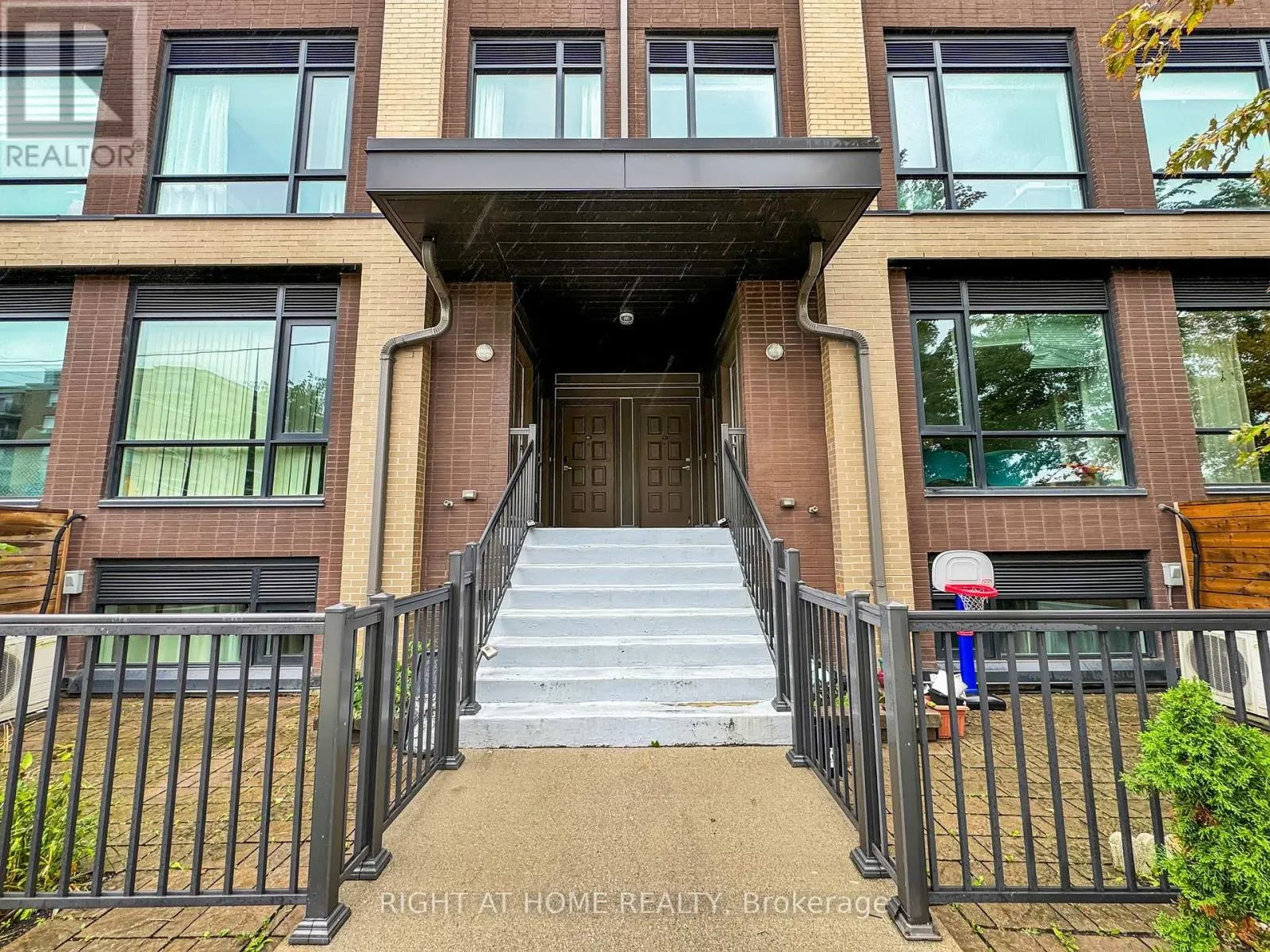 312 - 639 LAWRENCE AVENUE W
