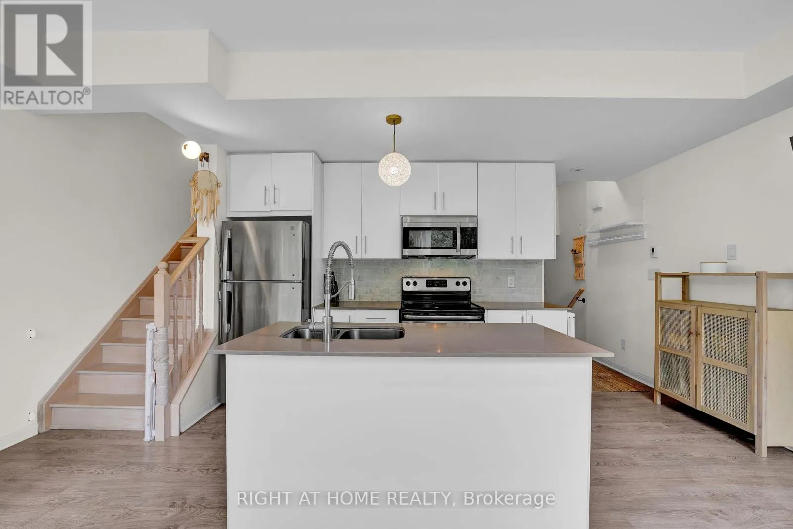 312 - 639 LAWRENCE AVENUE W